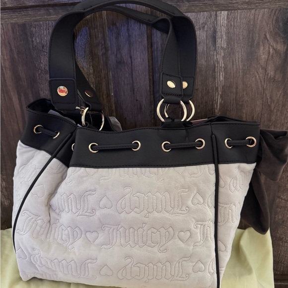 Juicy Couture Cream and pink daydreamer! - Picture 2 of 2